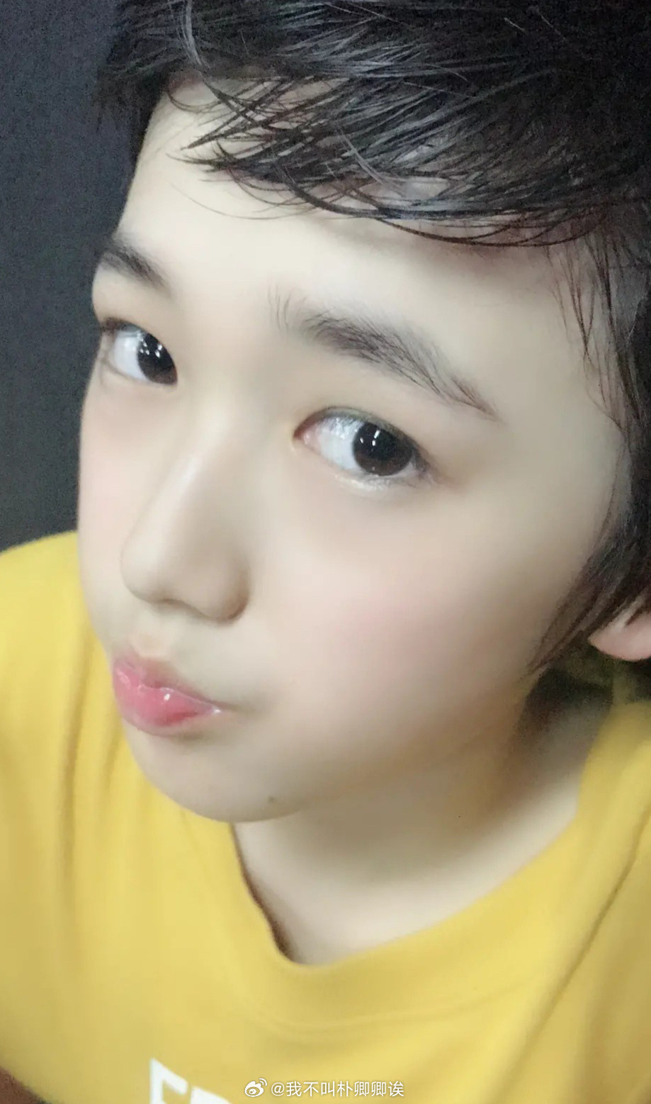 嘴里有不明白色液体 