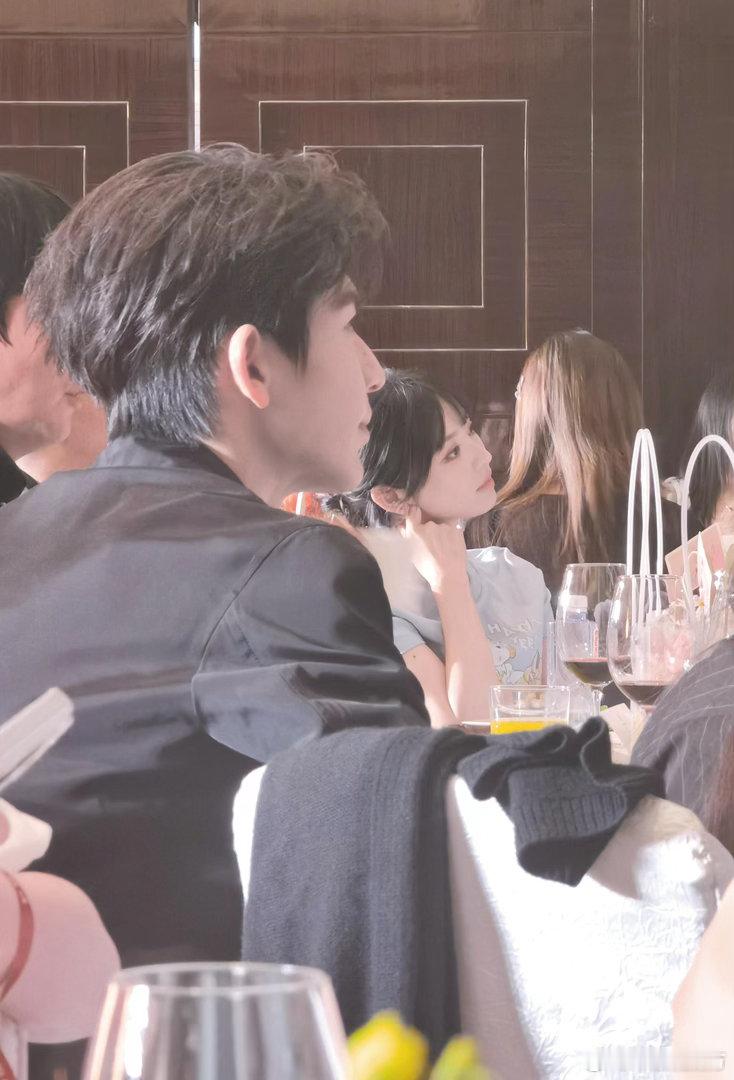 逐玉庆功宴美丽的爸爸妈妈~张凌赫田曦薇只要轻轻一同框就般配得要命