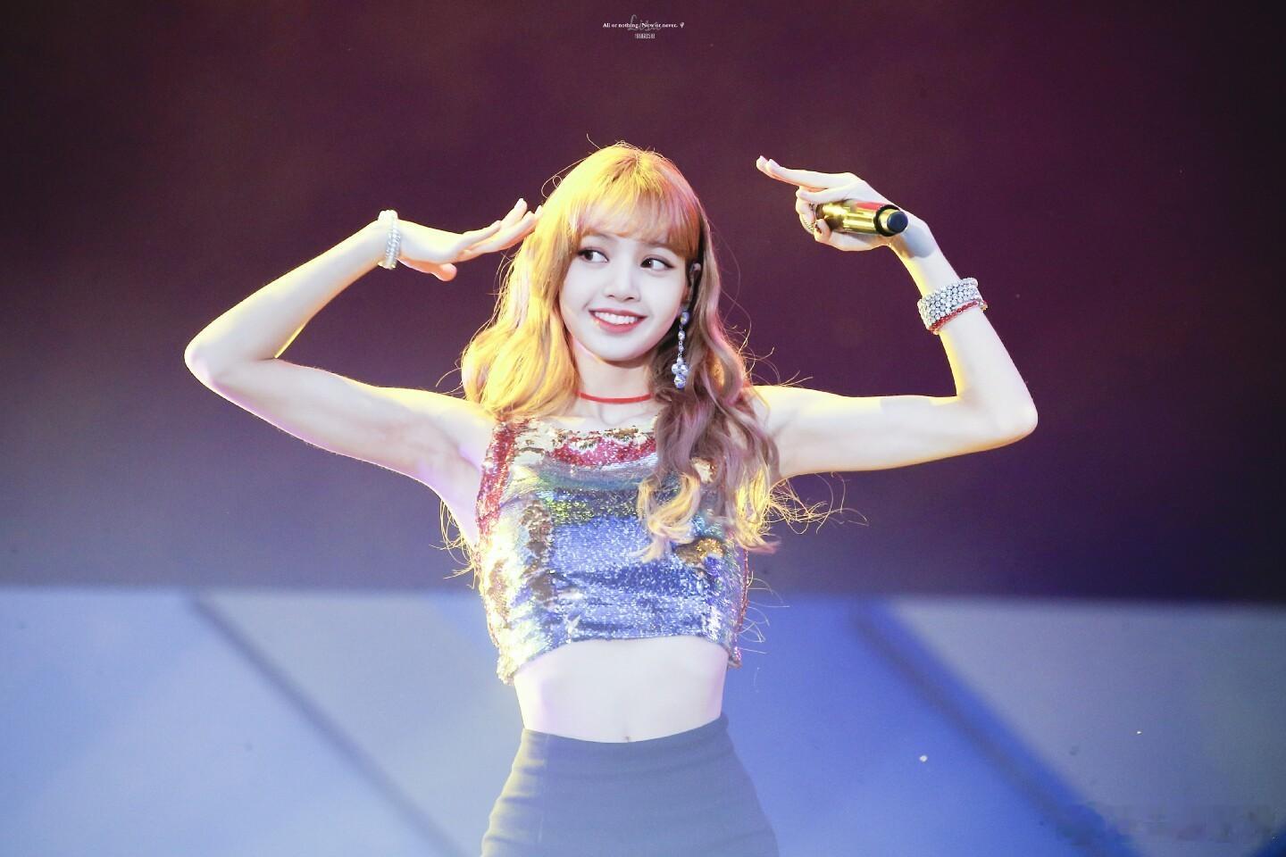 #Lisa黑皮狼尾#前提。。我非常喜欢Lisa来着，因为是人间芭比[苦涩]现在。