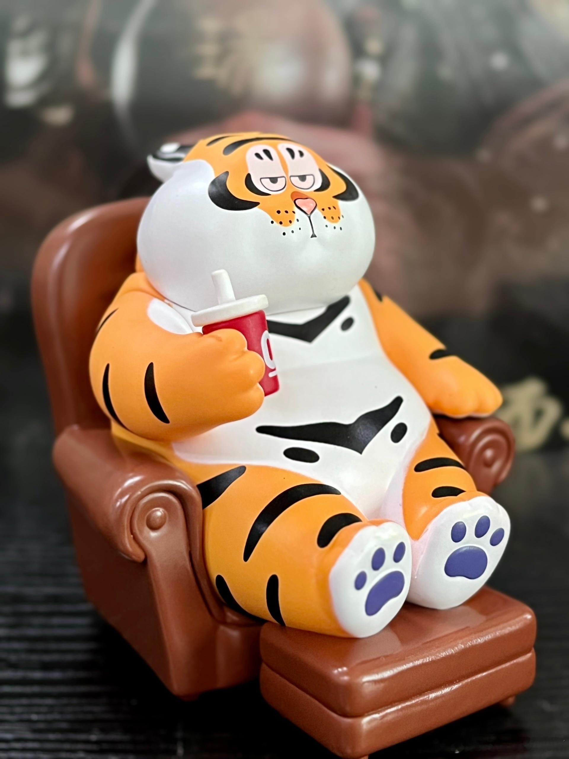 不懂就问，这手办是随主人还是主人随手办[允悲]（手办来自轩子的 ​​​