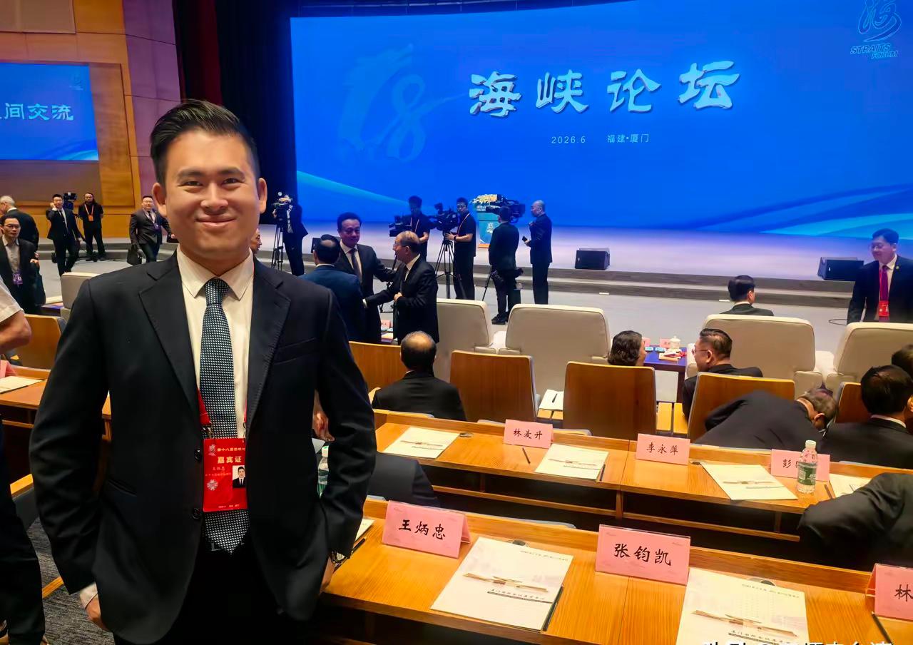 一年一度海峡论坛，
在现场听“武安侯”的召唤：
张凌赫邀请台湾同胞，
多到大陆走