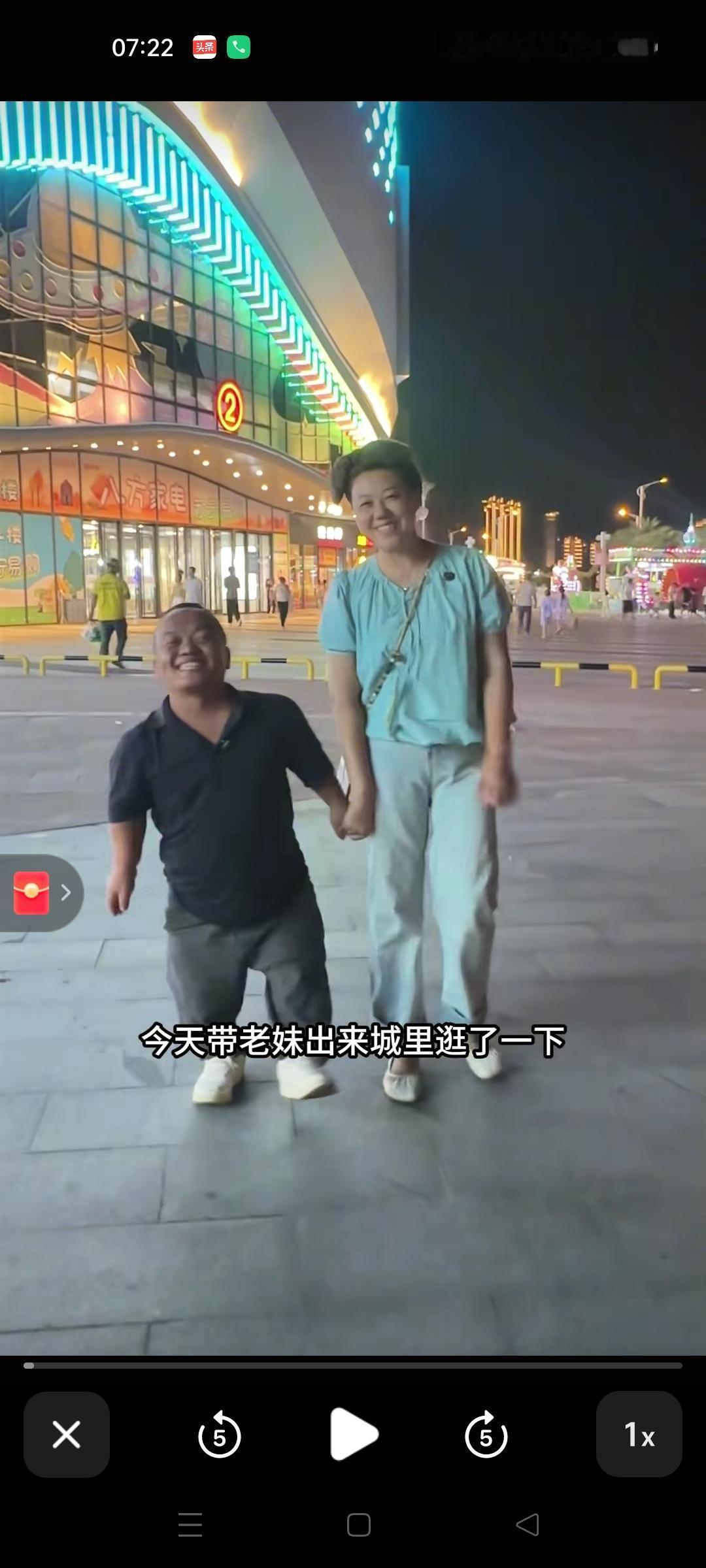 忠义和阳阳的感情，牵动着万千网友的心。据标哥表嫂江燕直播时说，她和阳阳在一起待了