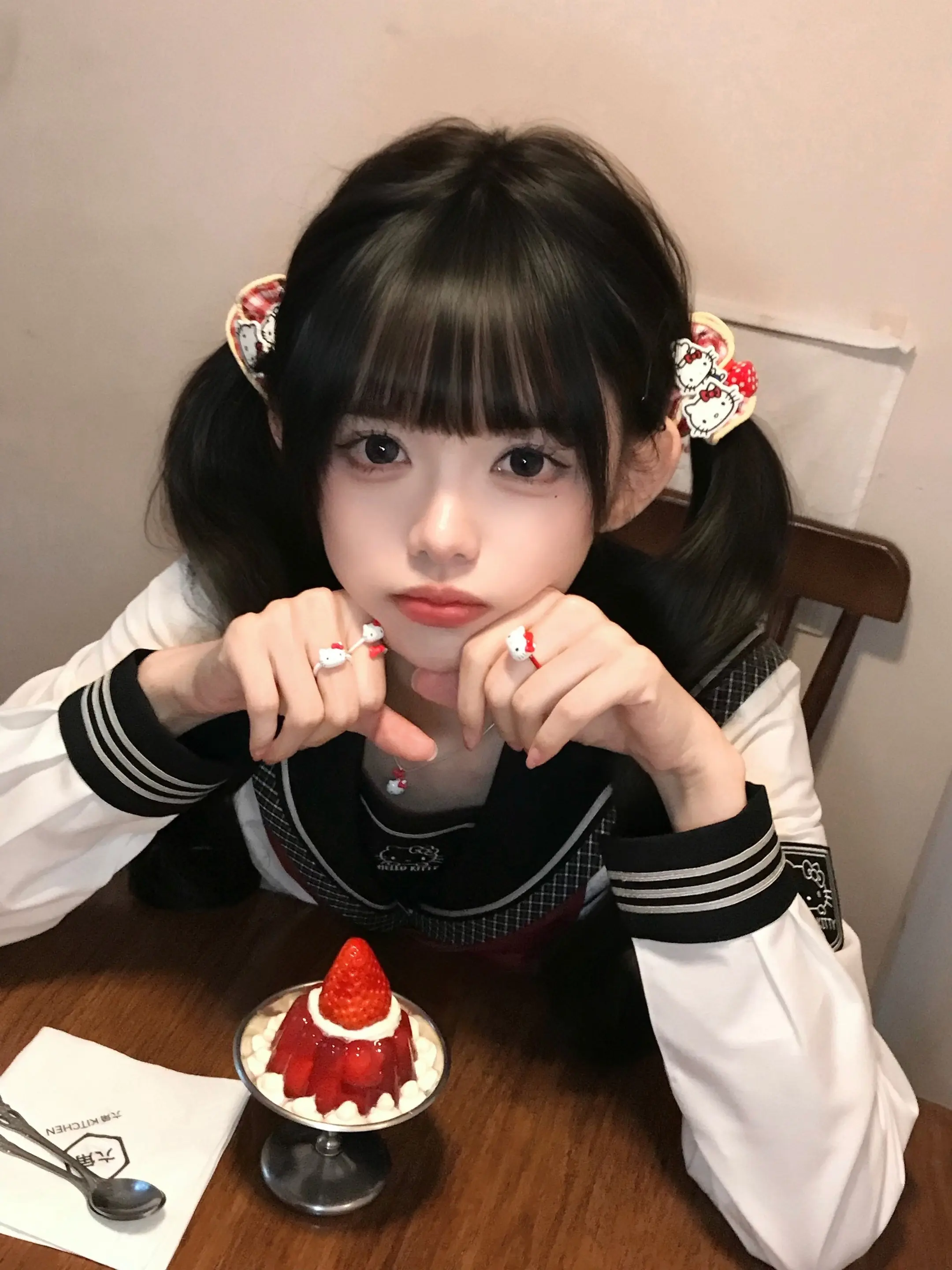 喜欢你才跟你卖萌的啊。