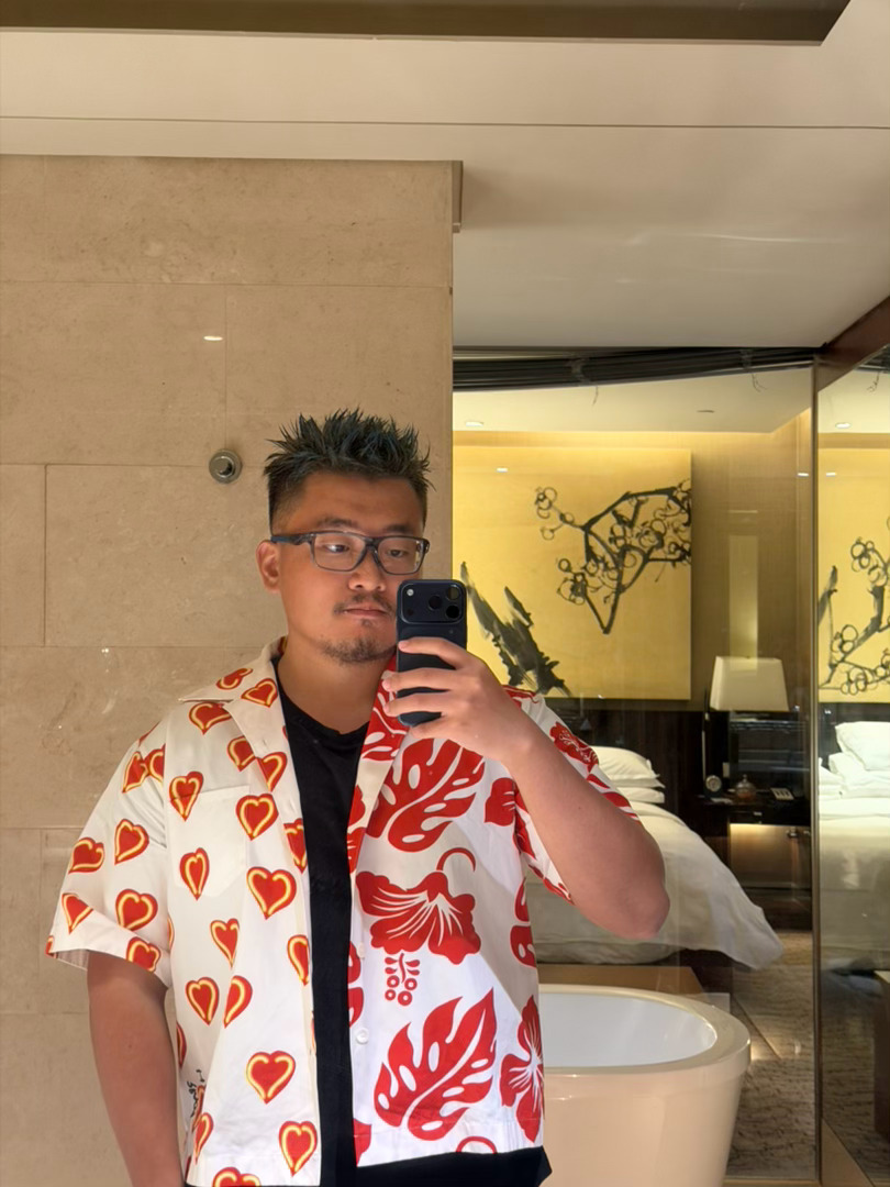 感觉自己也是风韵犹存的小哥哥一枚吖 