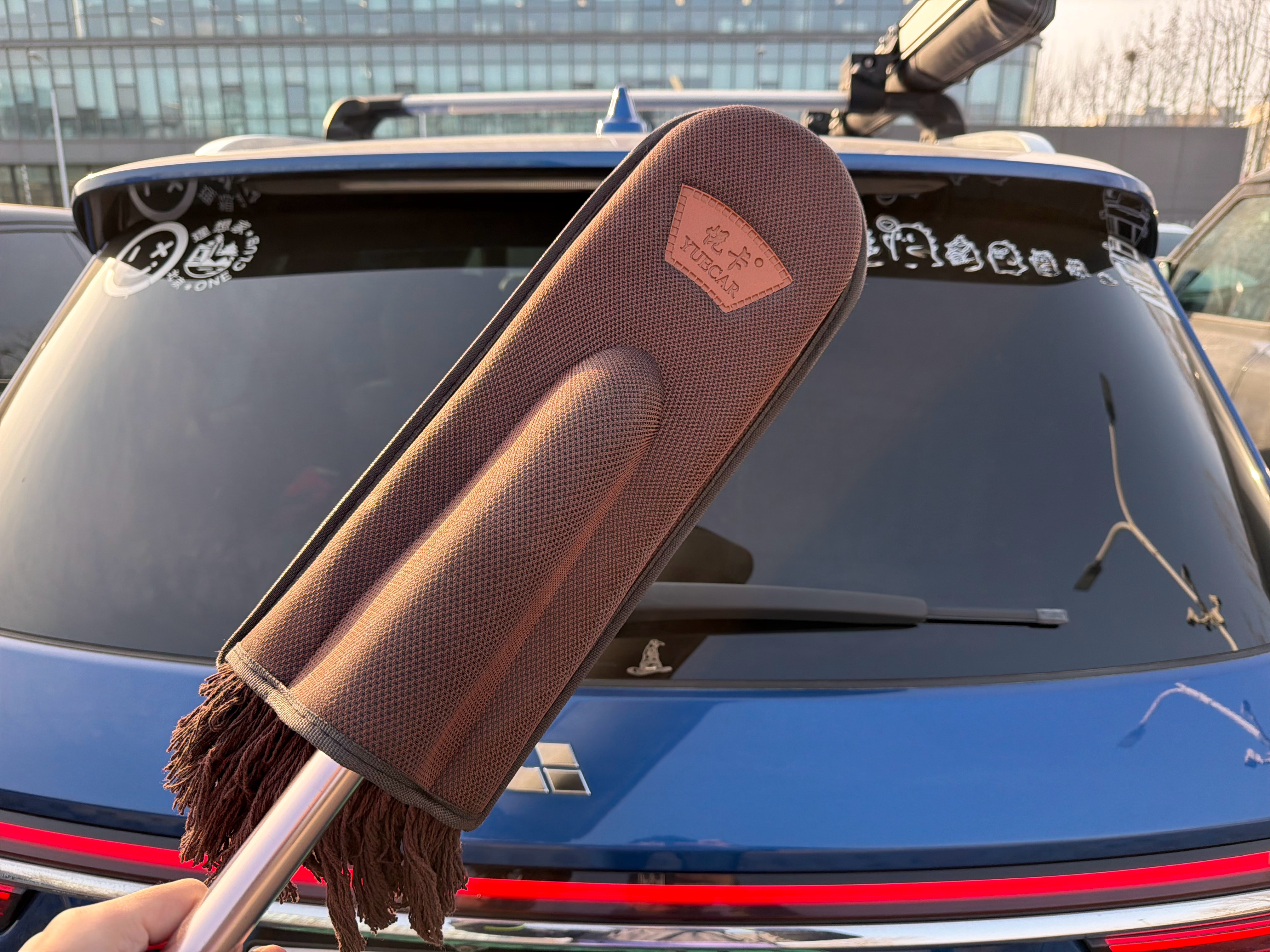 情人节快乐，先给小情人整理一下年前没时间再去洗车，又嫌太贵，拿出法宝大掸子…感觉