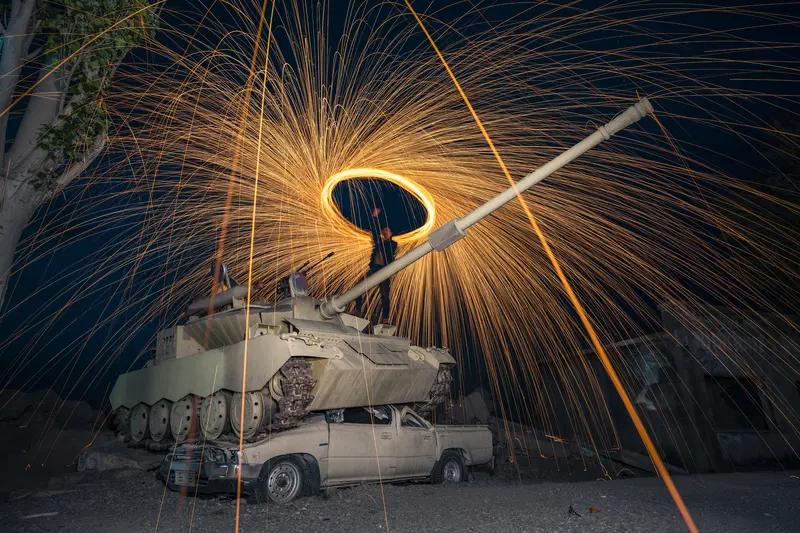 一句话预测美以伊战争
不会爆发全面地面战争，只会是短期精准空袭与非对称反击，数周