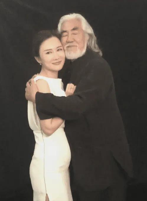 张纪中老婆，凌晨被骂上热搜！

9月6日，张纪中小31岁的老婆杜星霖，再次被骂上