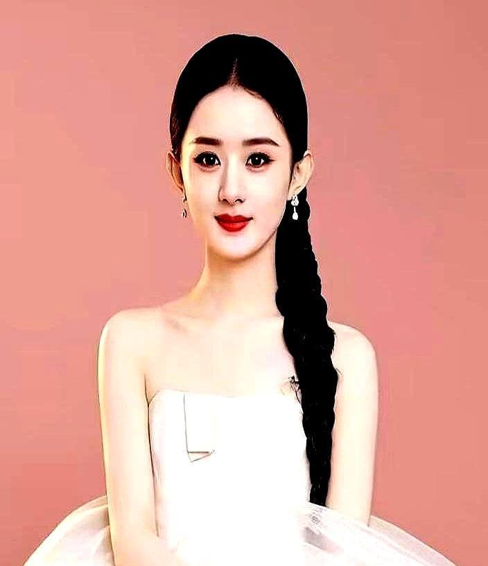 她没抢C位，C位自己靠过来。
欧洲5万+非华裔大叔熬夜投票，把“亚洲第一”硬塞给