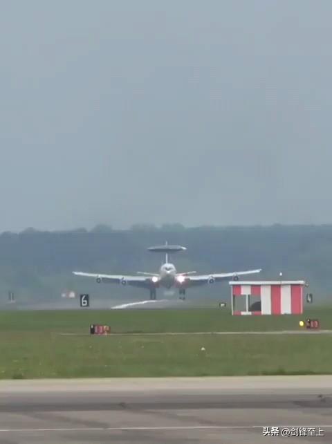 绝对又是好消息！
伊朗昨晚炸的沙特苏丹王子基地，除了KC135加油机废了，还炸烂