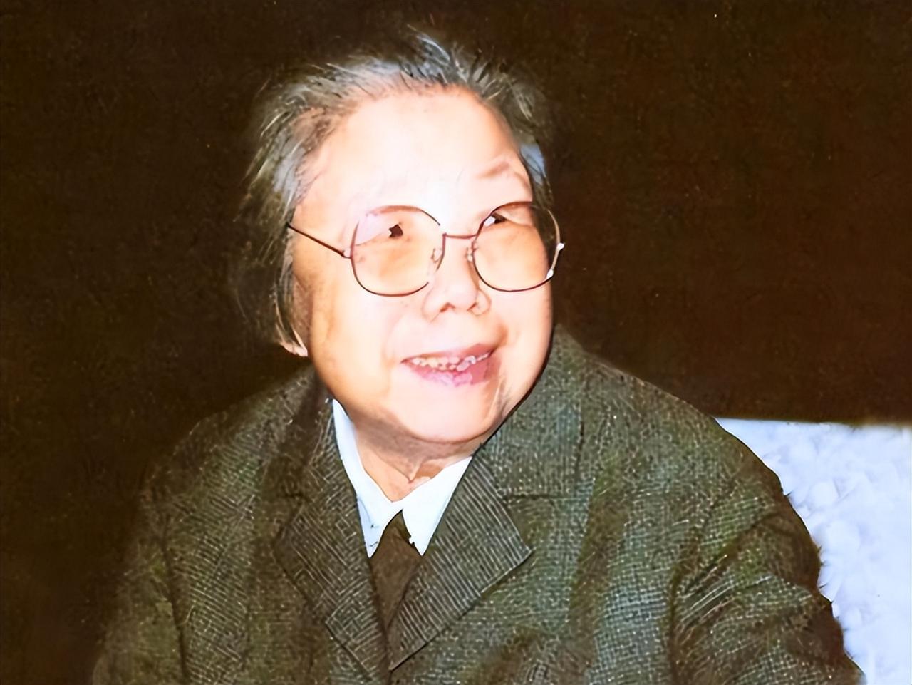 1989年，邓颖超提出自己病重时实行安乐死，江主席批示：可敬可佩。1989年，中