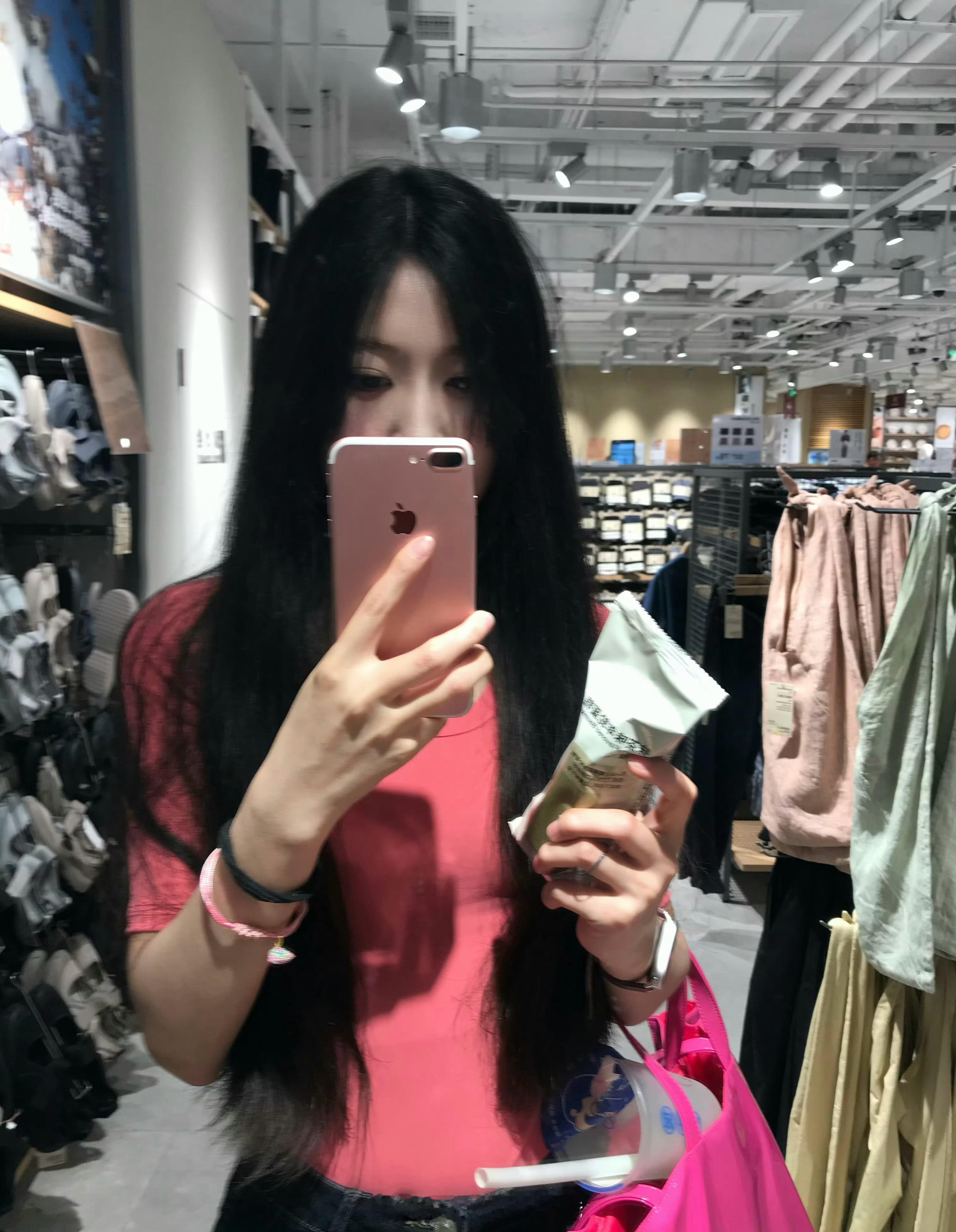 还是以前的home键iPhone有意思！ 
