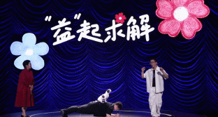 狗狗都能监督人类做平板支撑了 被一只13岁的高龄狗狗治愈到了 尤达也太暖心了！1