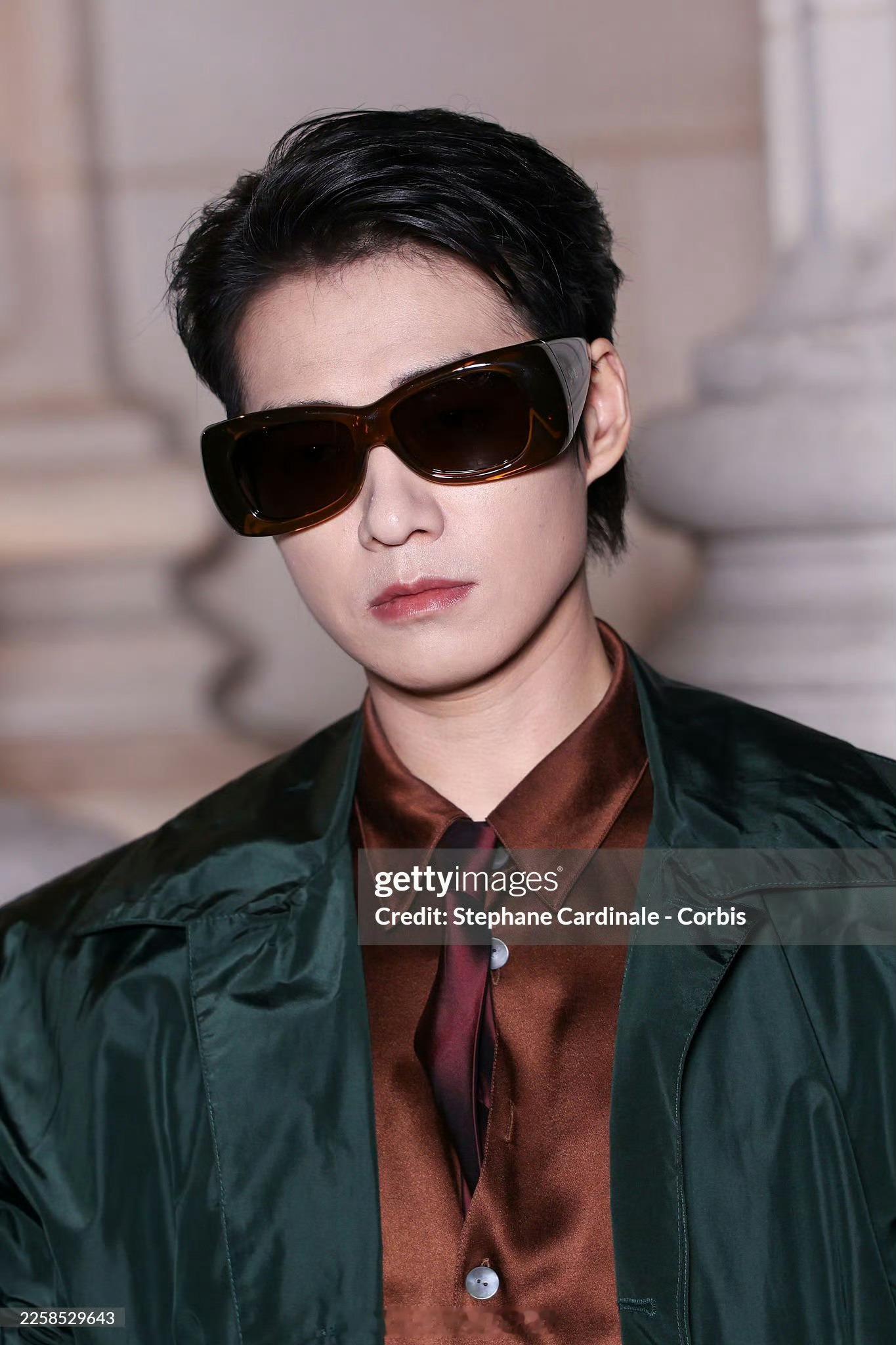 好帅啊大勋魏大勋时装周生图状态魏大勋墨镜吸血鬼伯爵