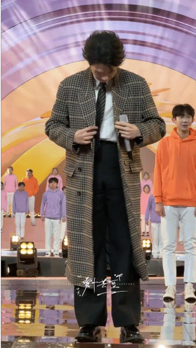 魏大勋这身材比例，惊掉我下巴啊！这大长腿 