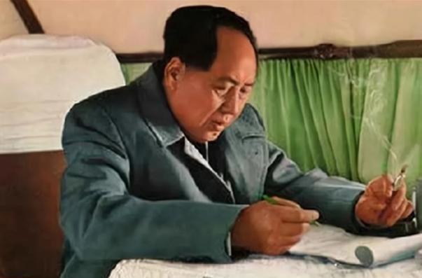 1950年，湖北大冶的铁匠朱其升看到家家户户都挂上了毛主席的画像，心中涌起一股暖