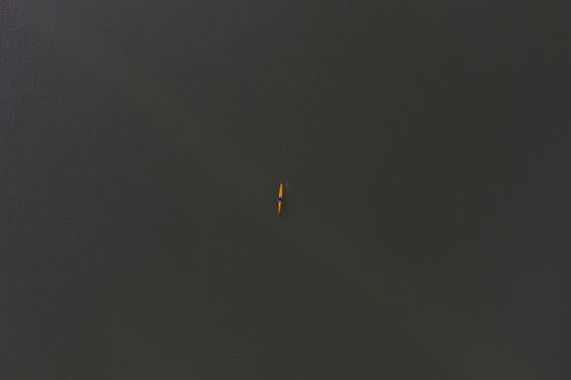 一叶扁舟泛绿水，邀你来对下联数支白鹭掠青山。