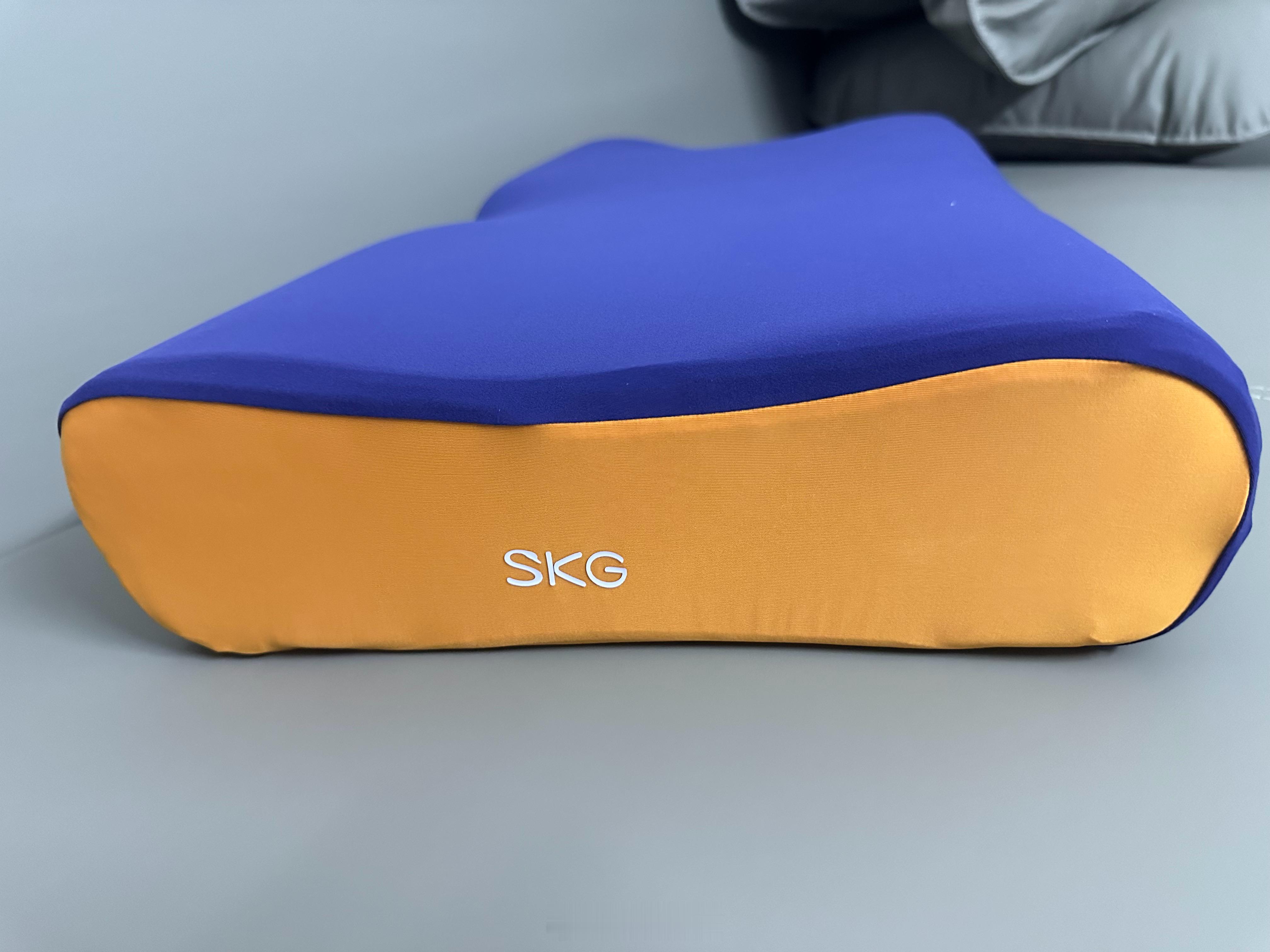 健康送礼，就选SKG，感谢SKG的小伙伴寄来的端午礼盒，SKG深睡枕，我已经用上