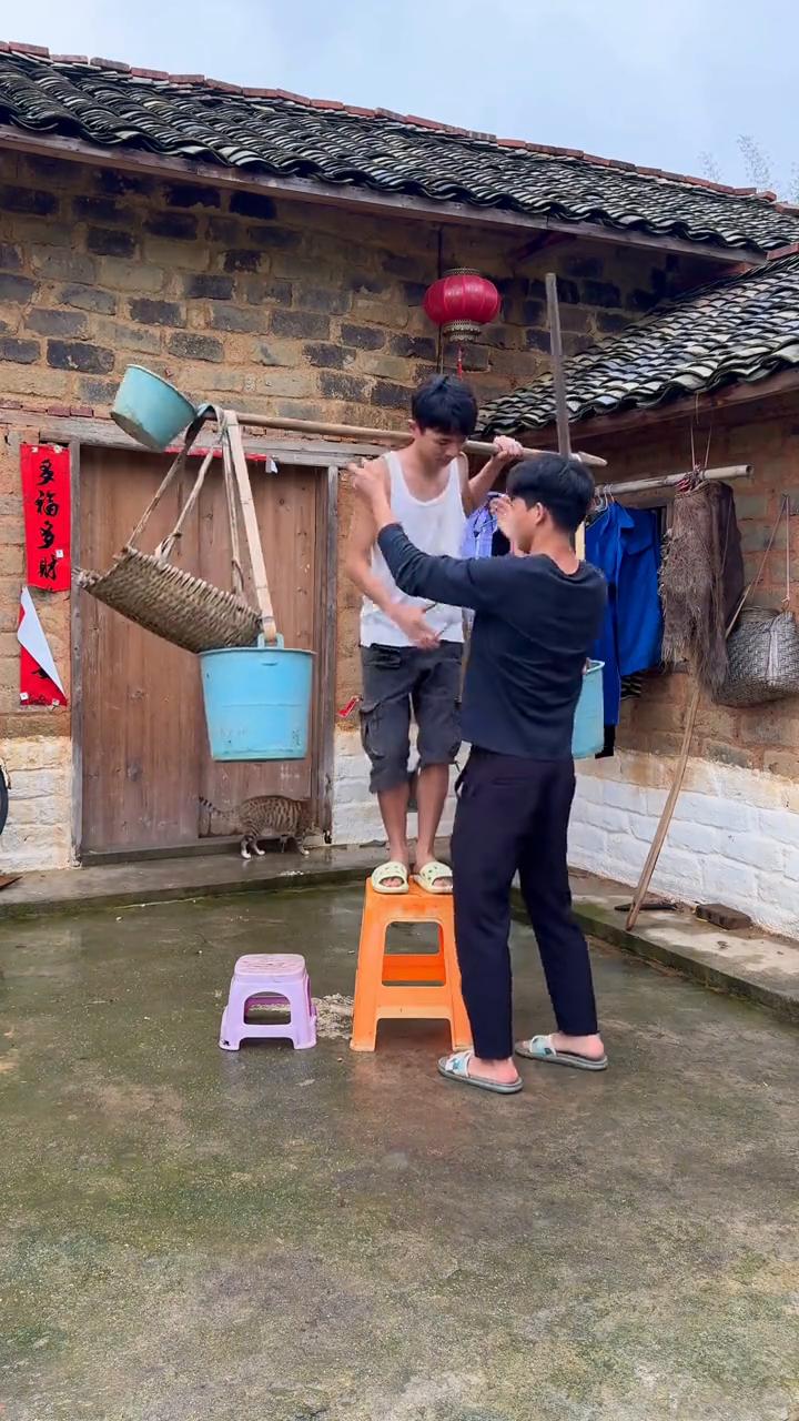 你别笑。