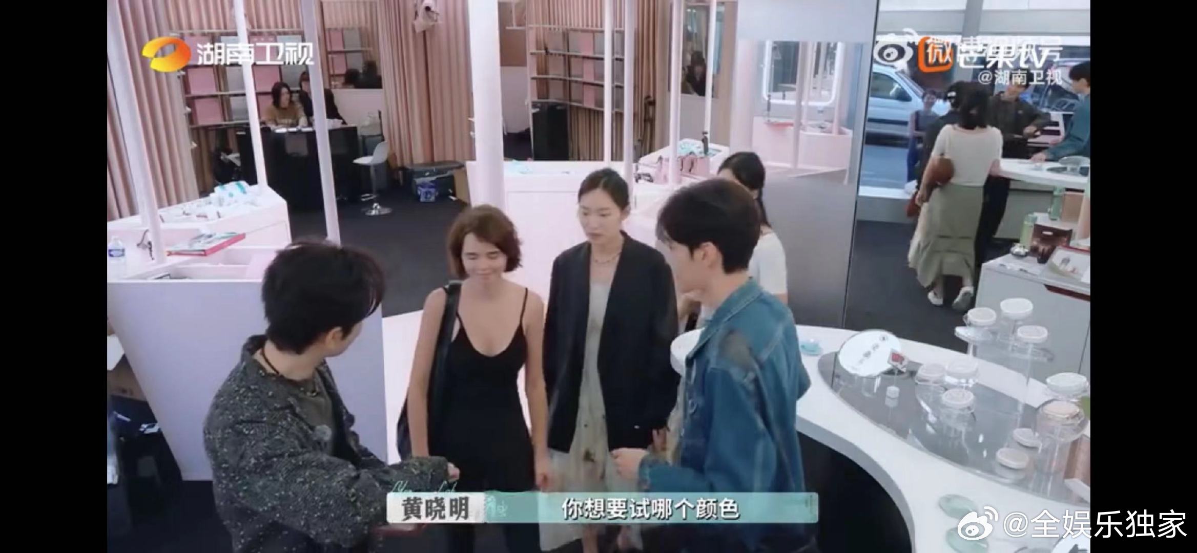 黄晓明[超话]黄晓明把外国客人哄成胚胎黄晓明提供情绪价值这块儿是真没对手！给外国