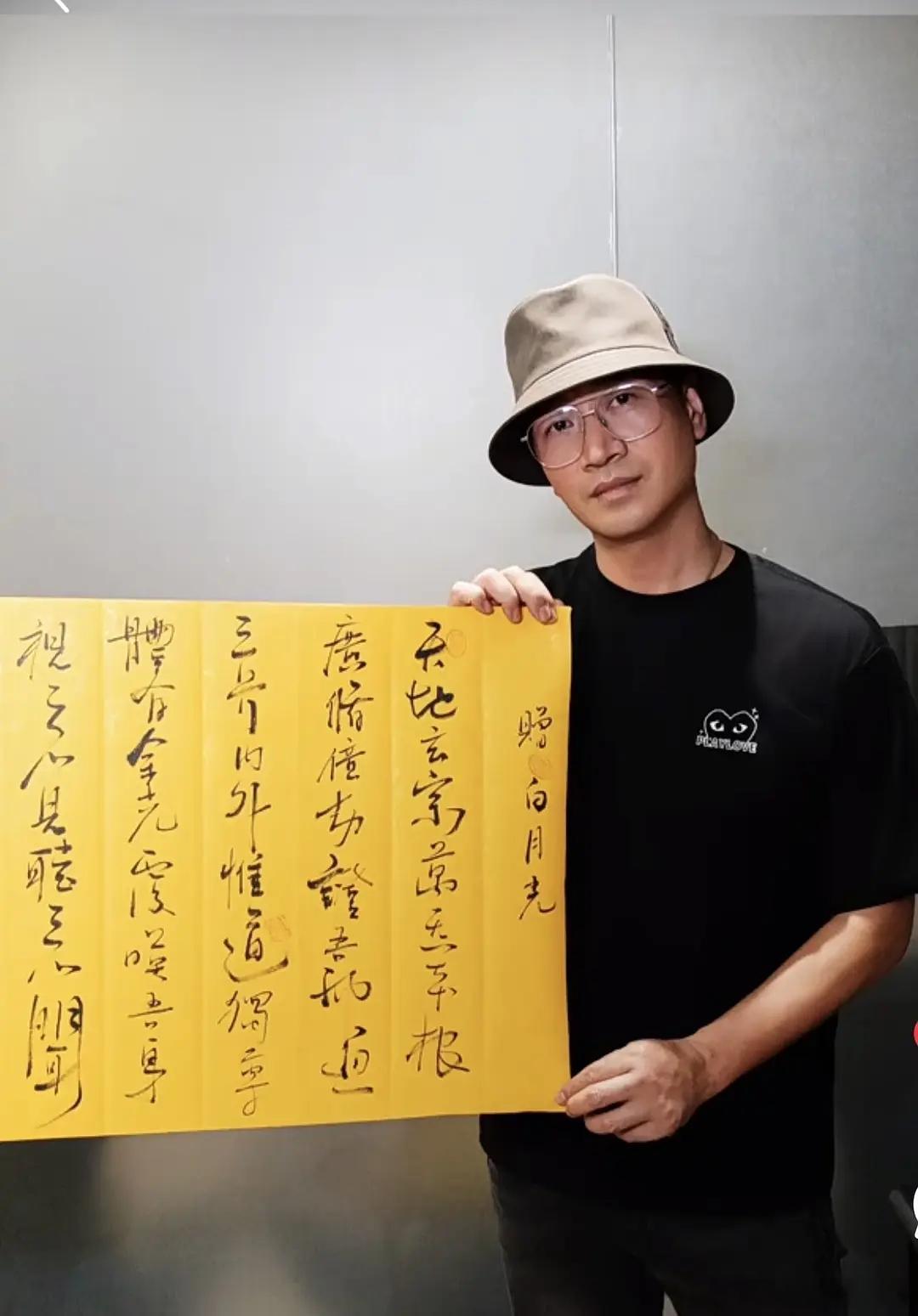 何晟铭 金光神咒来欣赏一下何晟铭的《赠白月光》，回顾一下于歪和何晟铭以前的“真情