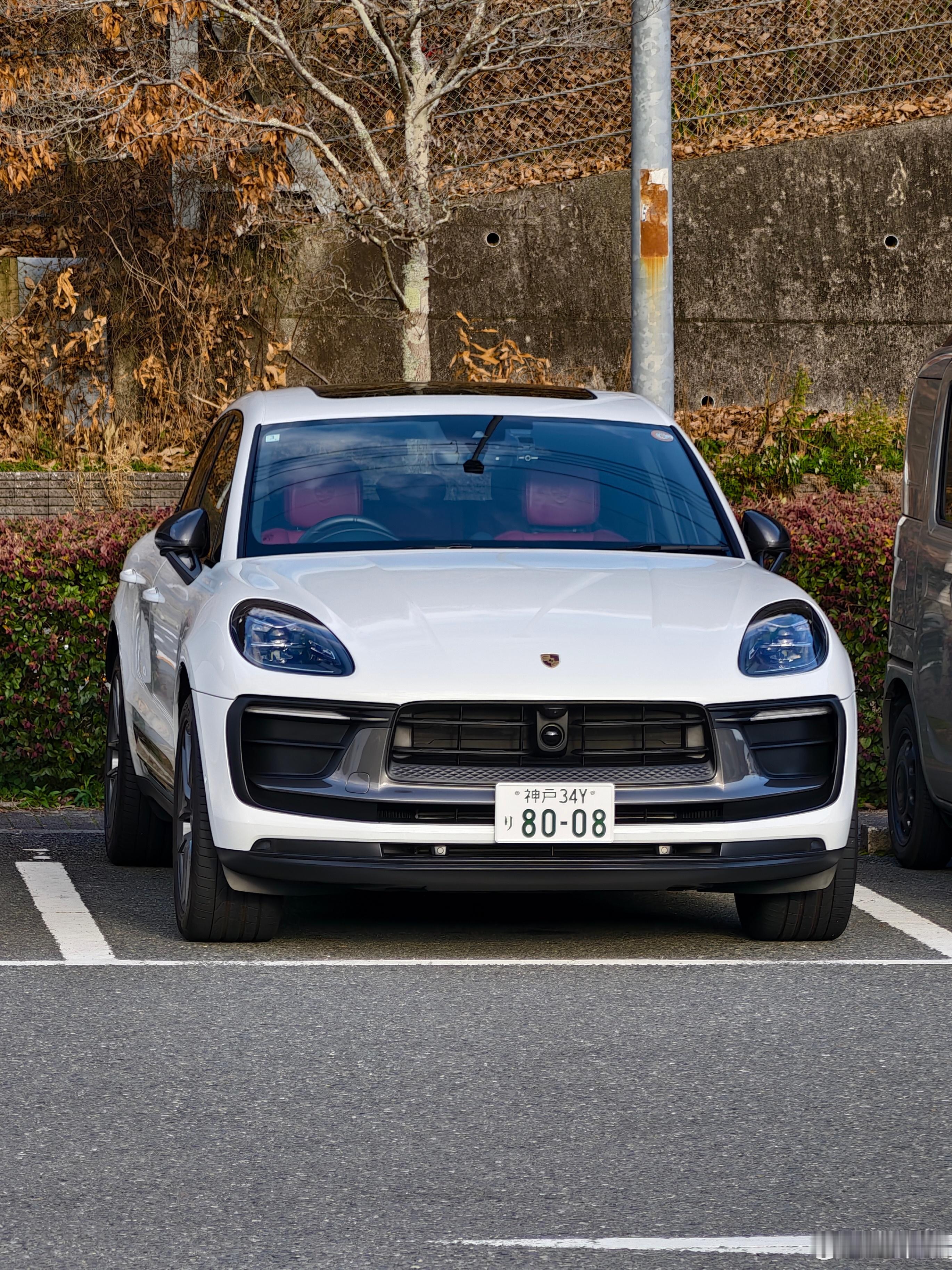 型车街拍总觉得这个套件的保时捷Macan像某个卡通人物，但又想不起来是谁