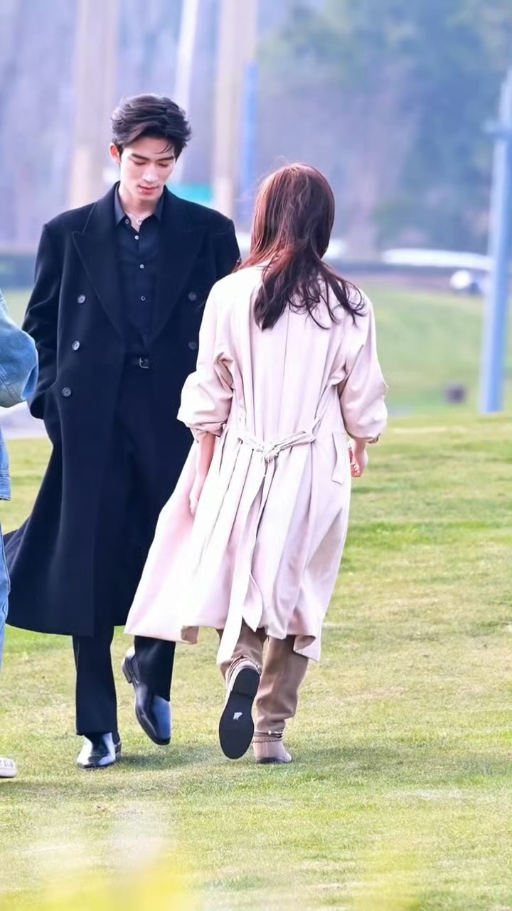 王星越邓恩熙《告白》牵手路透怎么才开拍我就磕上了告白能不能边拍边播？王星越邓恩熙