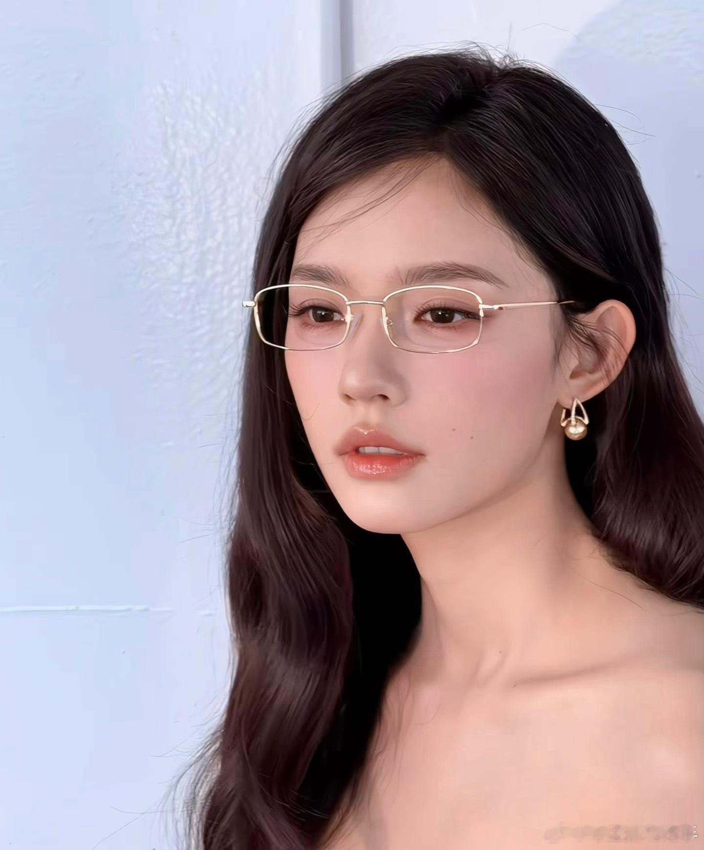 王崇给林允化的A市女主妆王崇给林允化的A市女主妆好美，霸道女总裁既视感！[爱你]