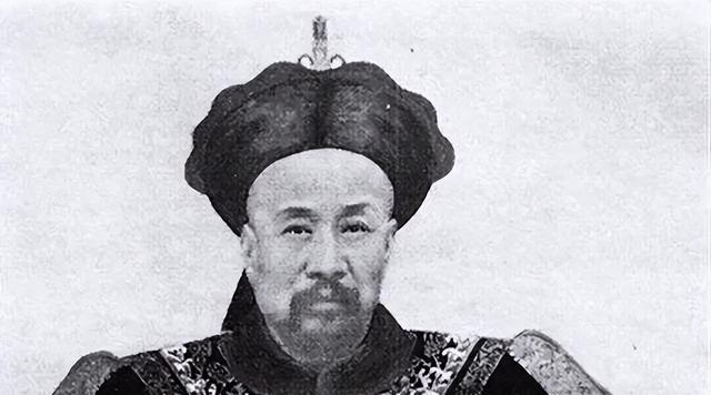 1900年，一位叫哈贝尔的德国医生旅居北京时，从中药铺开了一些龙骨作药引。在敲碎