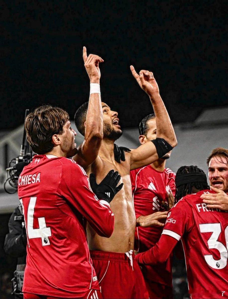 脱衣庆祝魔咒 本赛季的埃基蒂克 再到加克波脱衣庆祝加克波被问及是否认为自己的进球