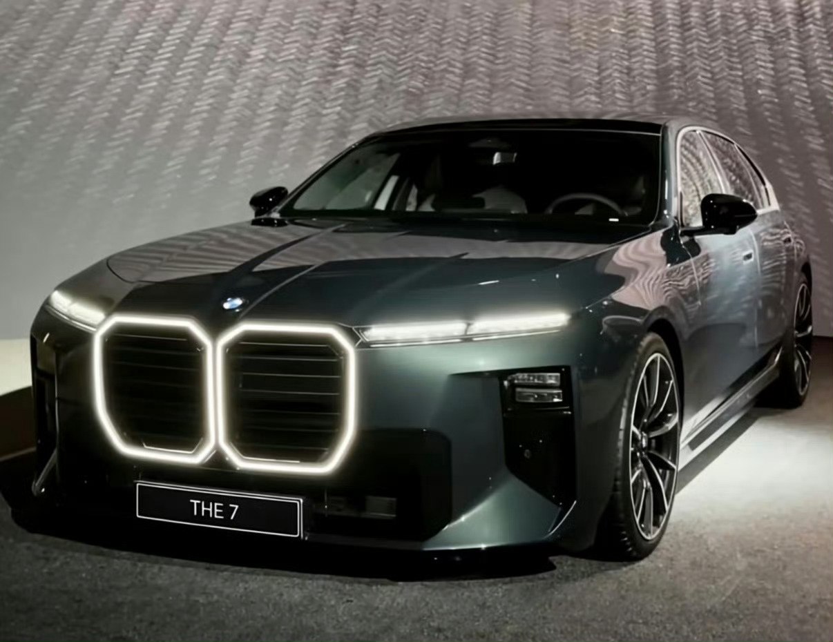 可能是年纪到了，怎么新S新7，发一个，我喜欢一个，买是肯定买不起的  新7这个车