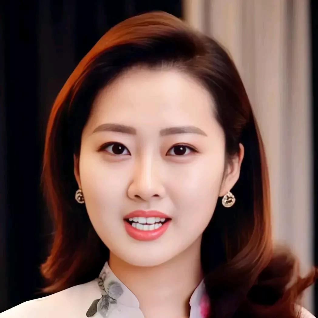 优雅气质女孩，温柔微笑，精致妆容，自信美丽！少女感微笑女孩 温婉大方的美女 精致