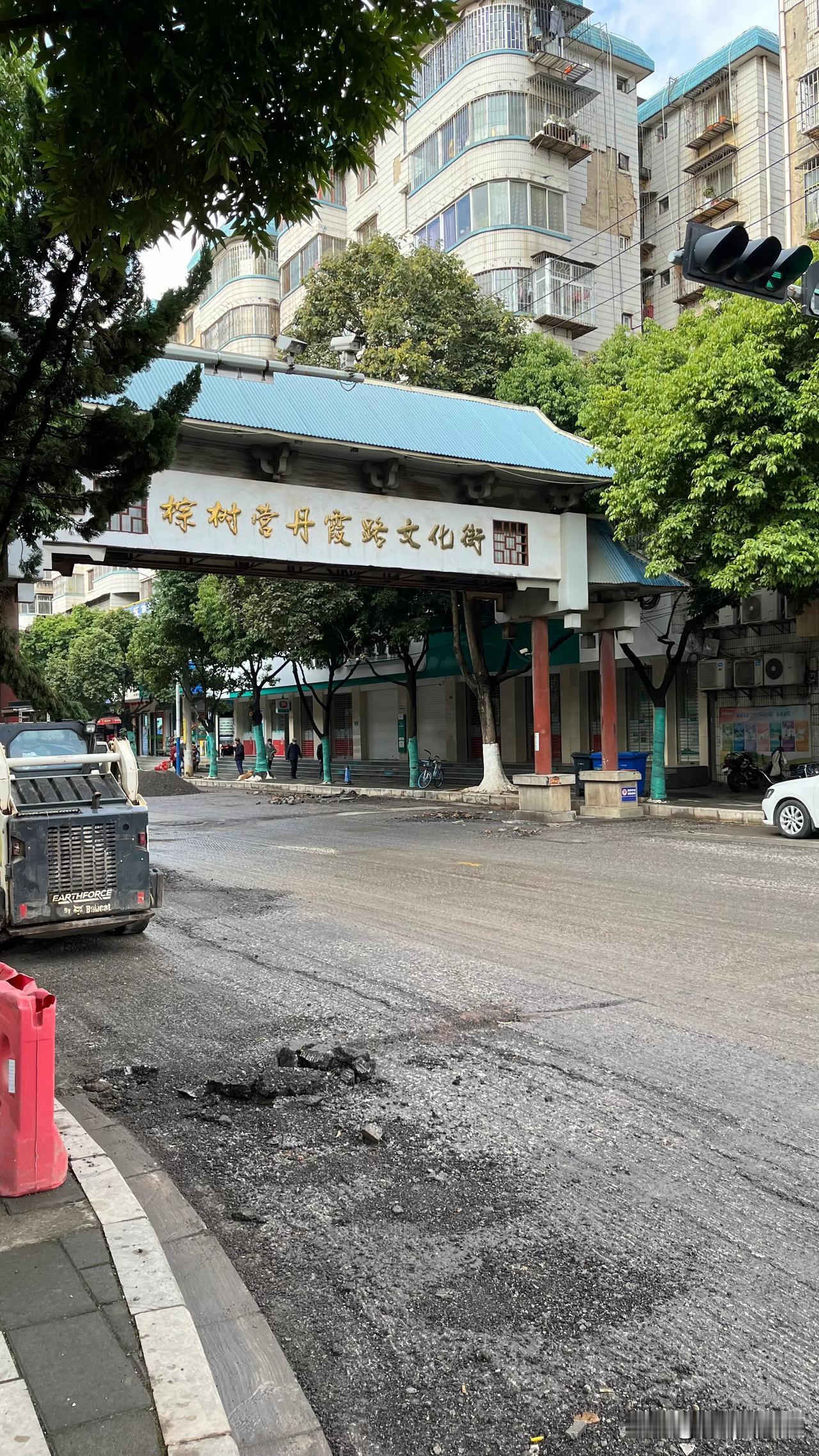 恭喜昆明这个片区的朋友们，好日子快要来了，终于要挖完了。

不知道，这一次挖出了