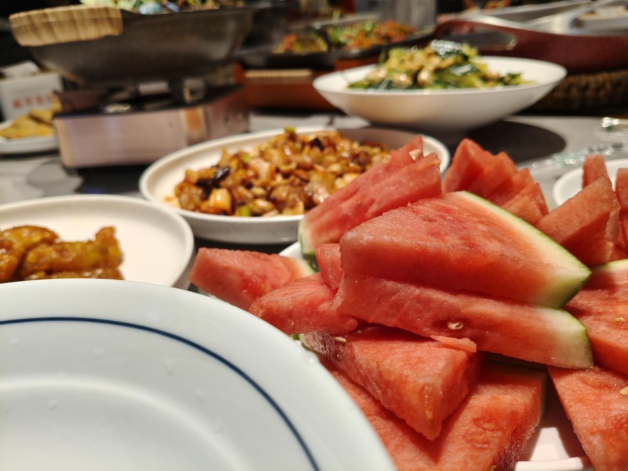 聚餐了，聚餐了，今天元宵节，我们在值我班后聚餐了！
    特色菜搞了十几个，吃