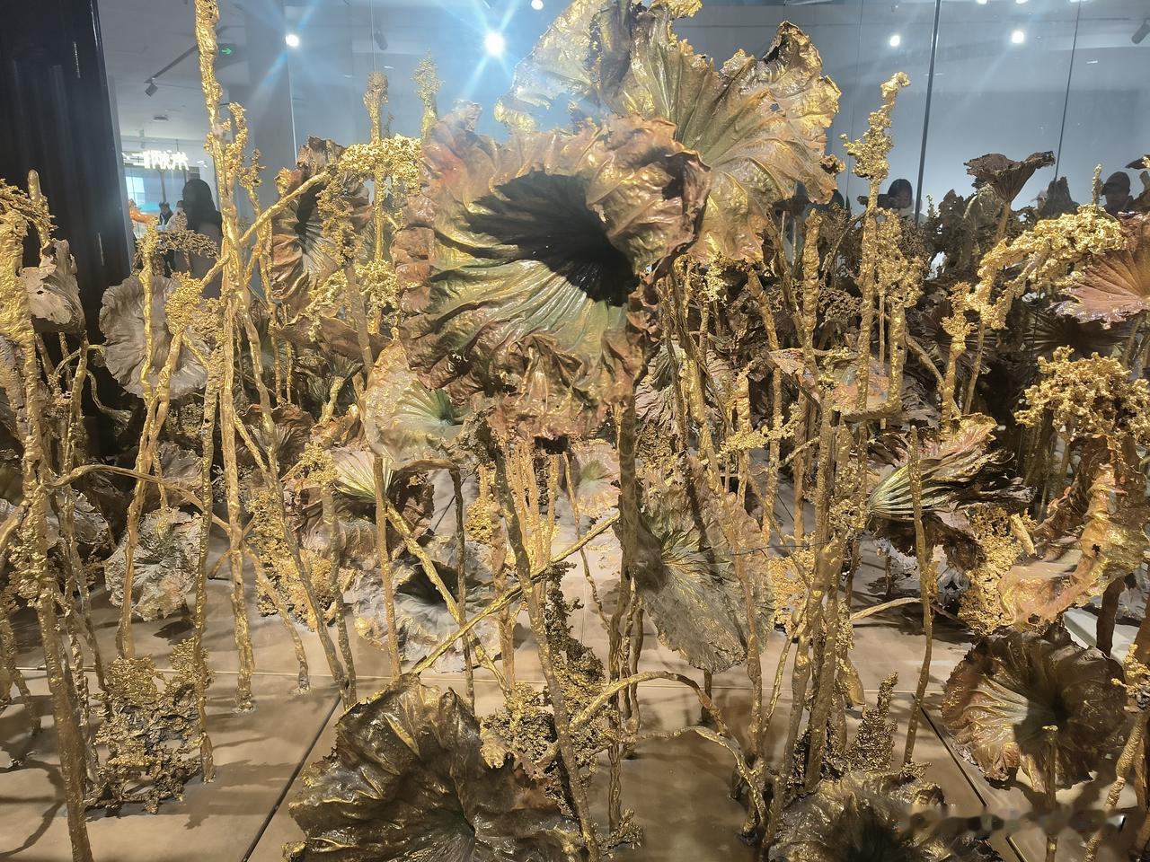 上海有个柏万青，当年最有名的一句话：老句不脱手，脱手不老句。
意思就是老人要把钱