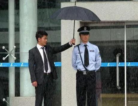 我当保安队长时，如何处理队员被打？

这个世界，一直是互相矛盾，互相伤害，但是又