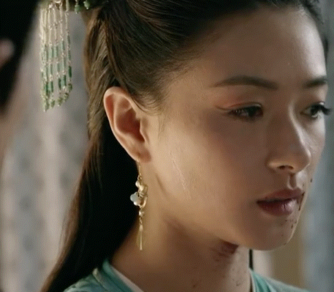 感觉万茜下一秒就要杀鱼了 看到这个眼神，梦回《九州海上牧云记》。十年了，万茜刀人