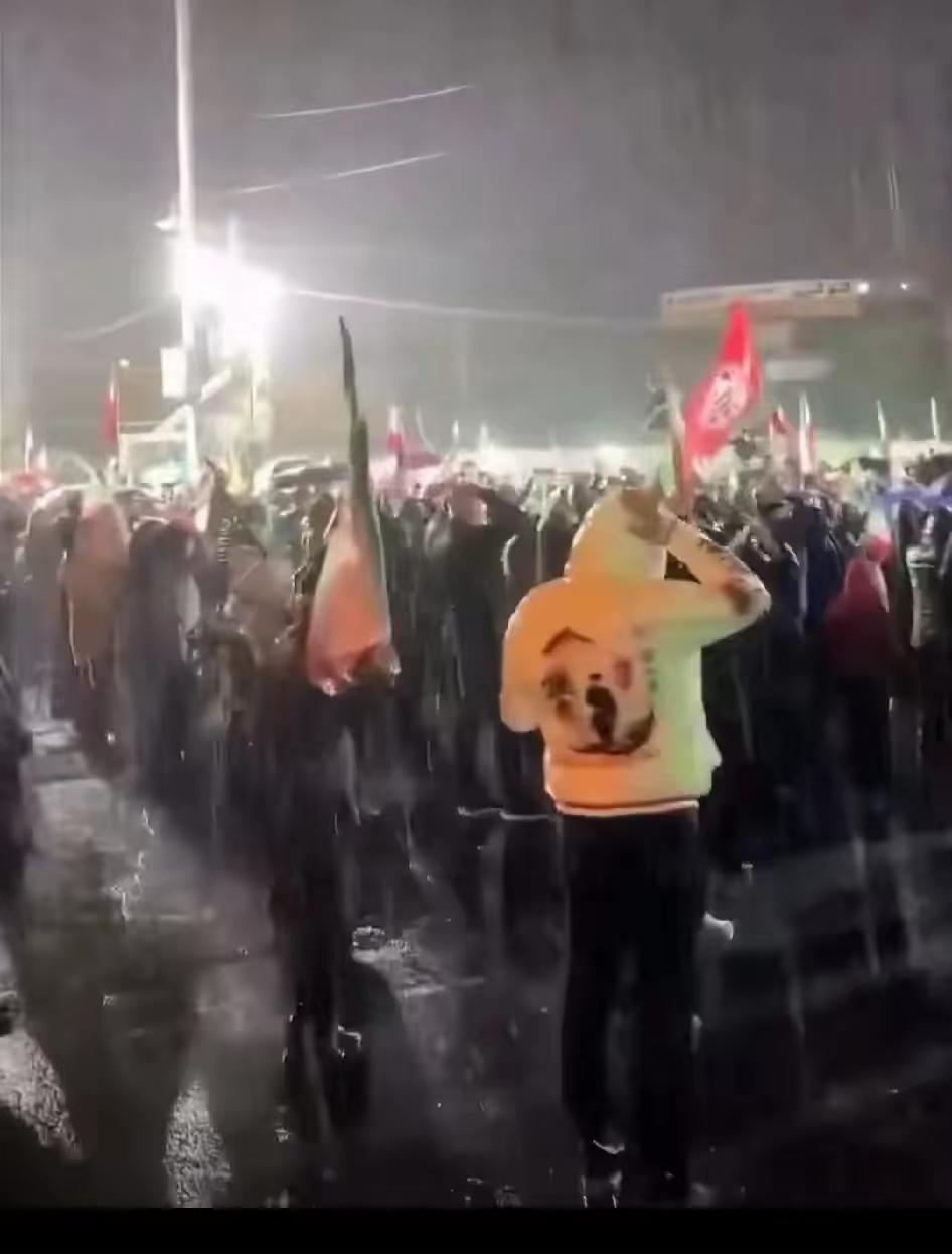 随着伊朗近期连续大雨滂沱，几十年来从未下过如此大的雨，内贾德2012年提出的“偷