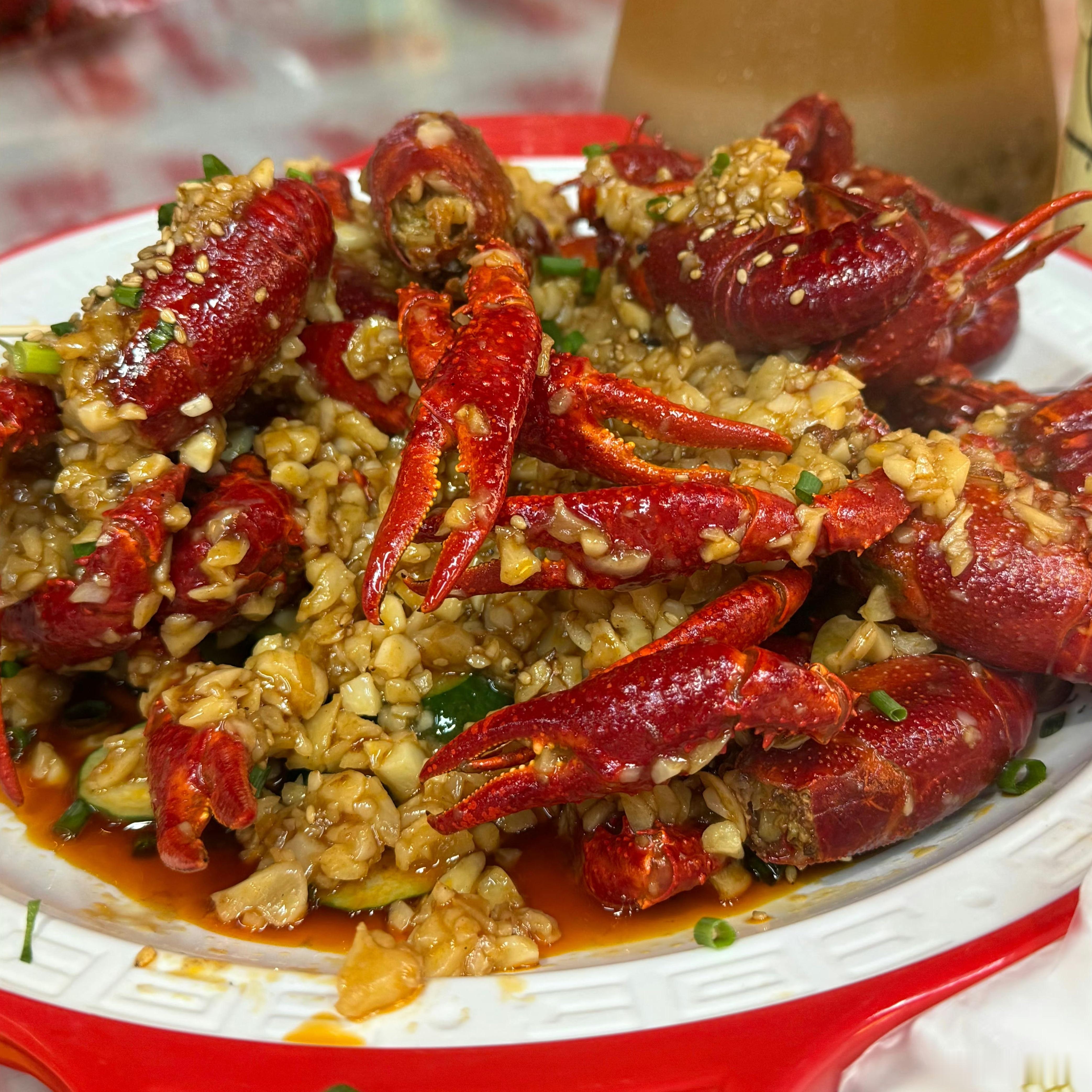 我爱吃蒜蓉味道的小龙虾🦞，就是扒皮太麻烦了什么时候也出款🦞款？龙虾