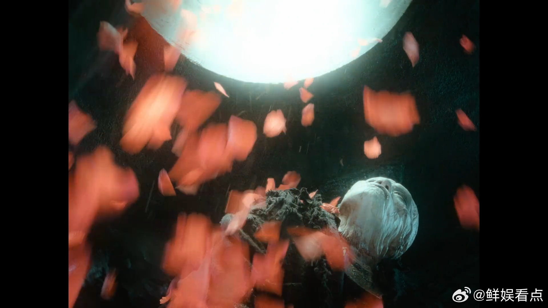 易烊千玺 我最狂野的是演了狂野时代哦莫！《狂野时代》新预告里的千玺，我盯了三秒才