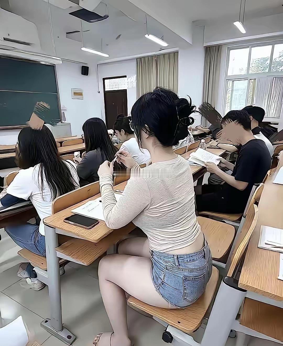 青春靓丽的家长会 