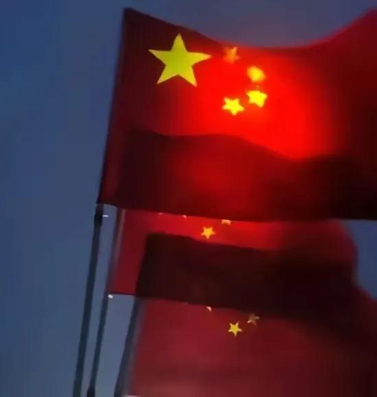 高度警惕！

日本潜艇偷袭我海军舰队、攻击航空母舰，一旦得手恐影响军民士气！网友