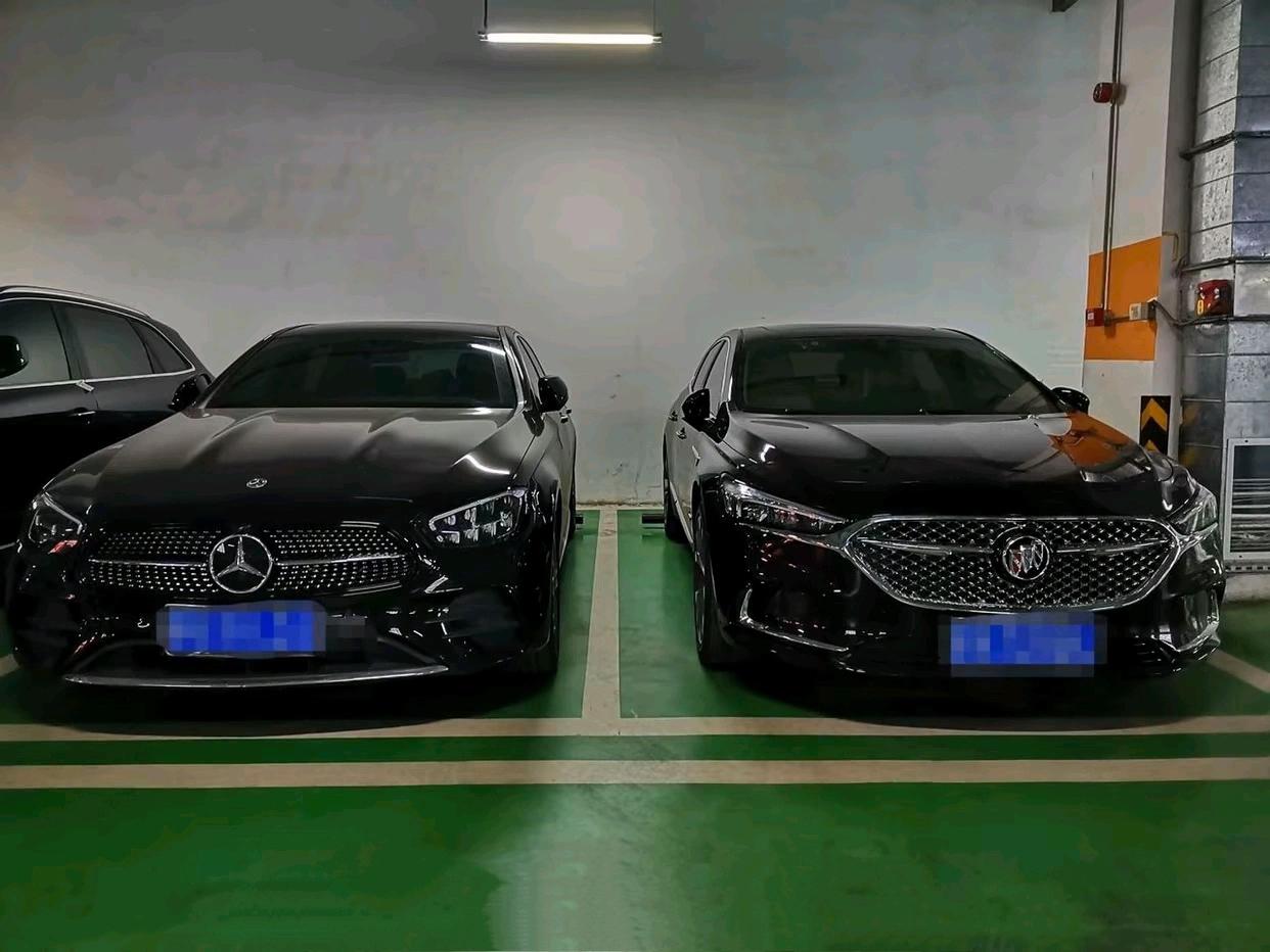 不得不说，这两款车的前脸是真的像啊，别克销量想要暴涨，就差一个奔驰标[笑哭]