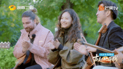 中国音乐人把外国街头变成livehouse音乐人在街头玩音乐的松弛感声起地平线 