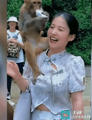 原来猴哥也喜欢喝AD钙奶……猴哥自拍 猴哥带你去兜风 猴哥会做饭 猴哥猴哥你好吗