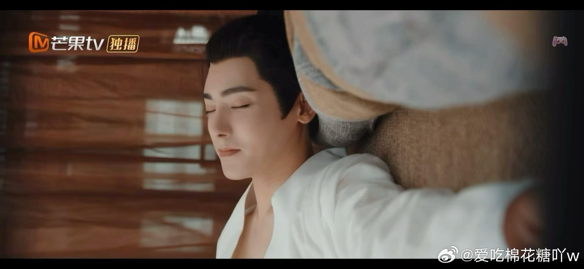 侯明昊又双叒叕被夜抛了 但是这个对他来说也算是完全不一样的体验呢，虽然一大早就被