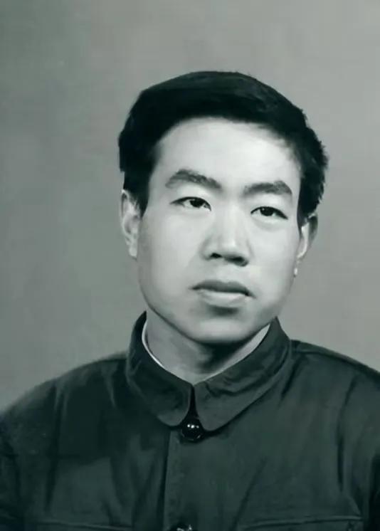 每一个大男主背后，都有炮灰的奉献…，贾平凹也是。

贾平凹是怎么起家的呢？
当初