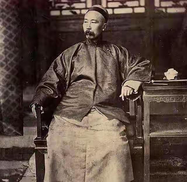 1861年11月2日夜，肃顺在密云行馆被秘密逮捕。被捕时，肃顺被捆绑住双手双脚如