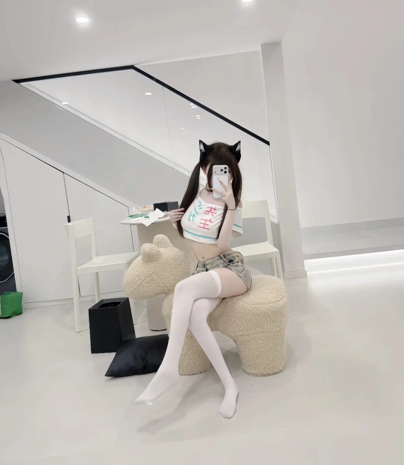 一拳打死坏女人。
