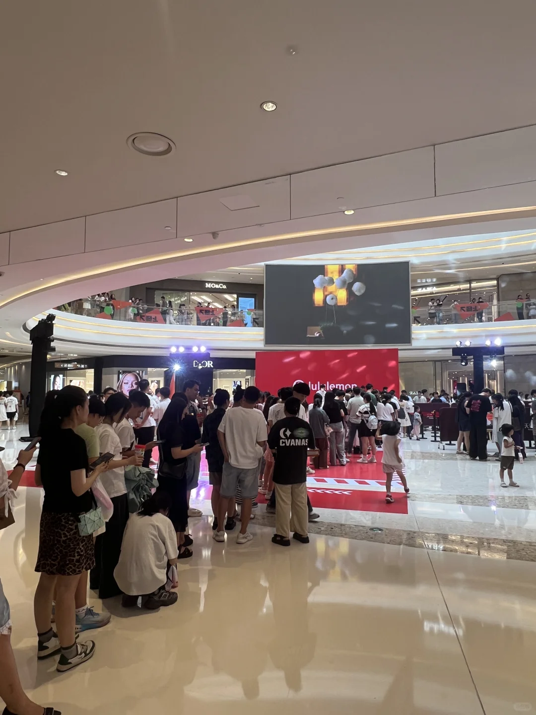 队已经排起来了
