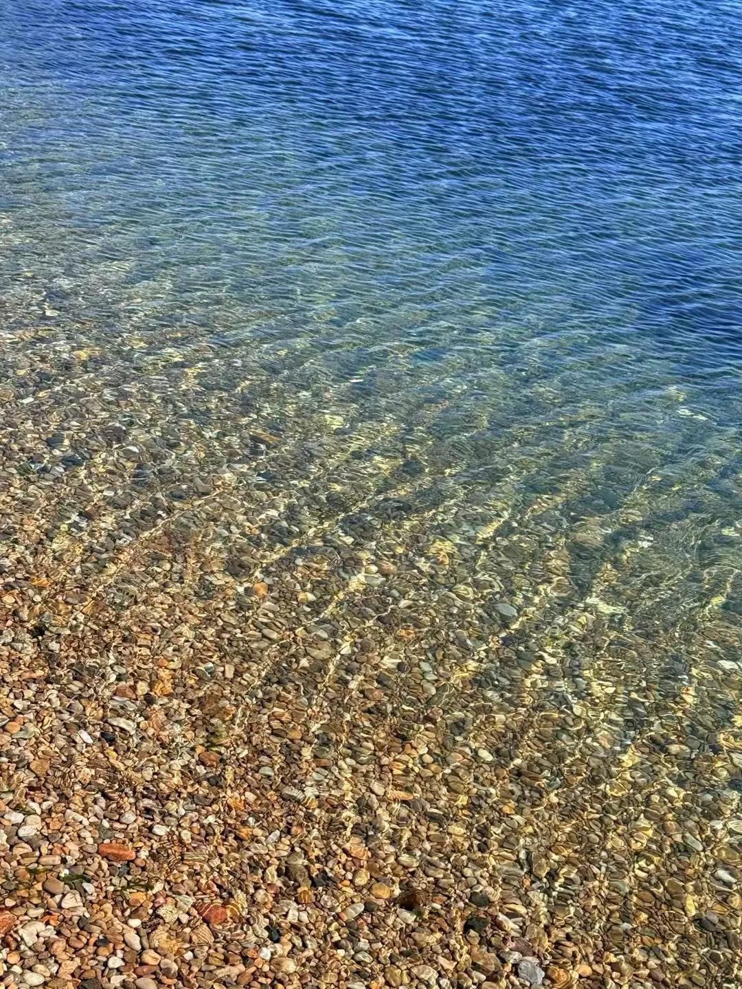 夏天旅游上哪？大连啊！这海水，多清澈